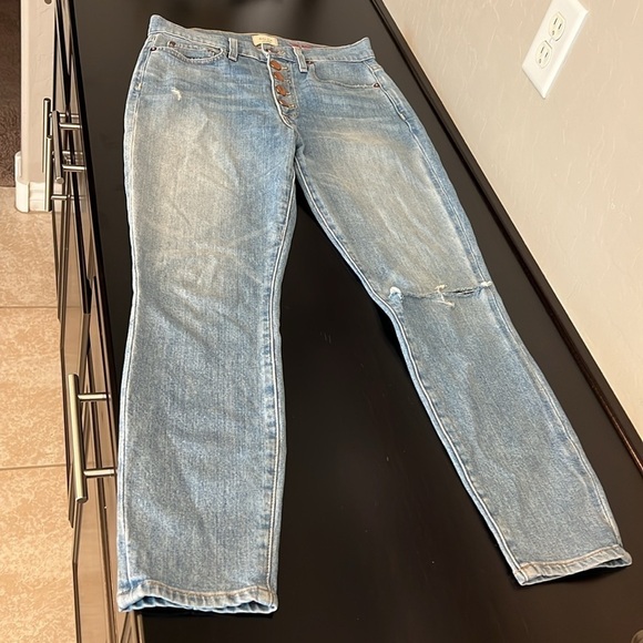 Alice + Olivia AO.LA Good highrise exposed button lightwash distressed jeans, 27 - Picture 13 of 15